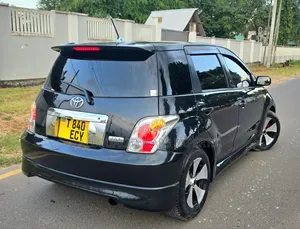 Toyota IST 2004
