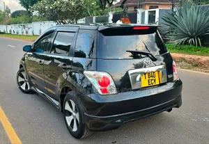 Toyota IST 2004