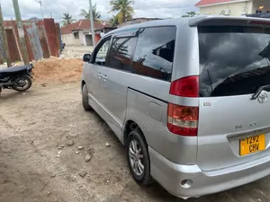 Toyota Noah 2005 Silver