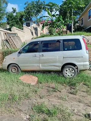 Toyota Noah 2002
