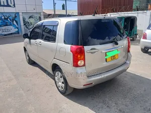Toyota Raum 2006 Gold
