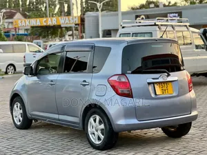 Toyota Ractis 2009 Gray