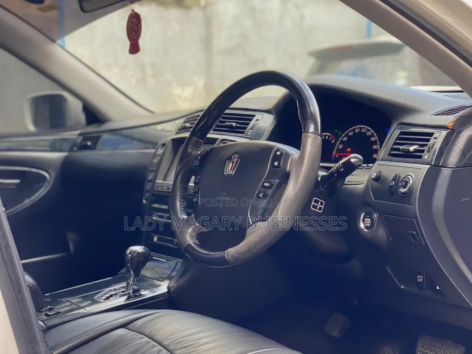 Toyota Crown 2006 White