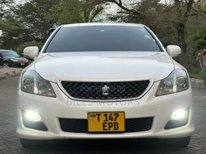 Toyota Crown 2010 White