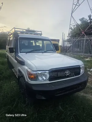 Toyota Land Cruiser 2007 White