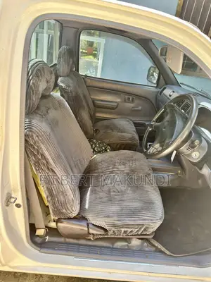 Toyota Hilux 2001 White