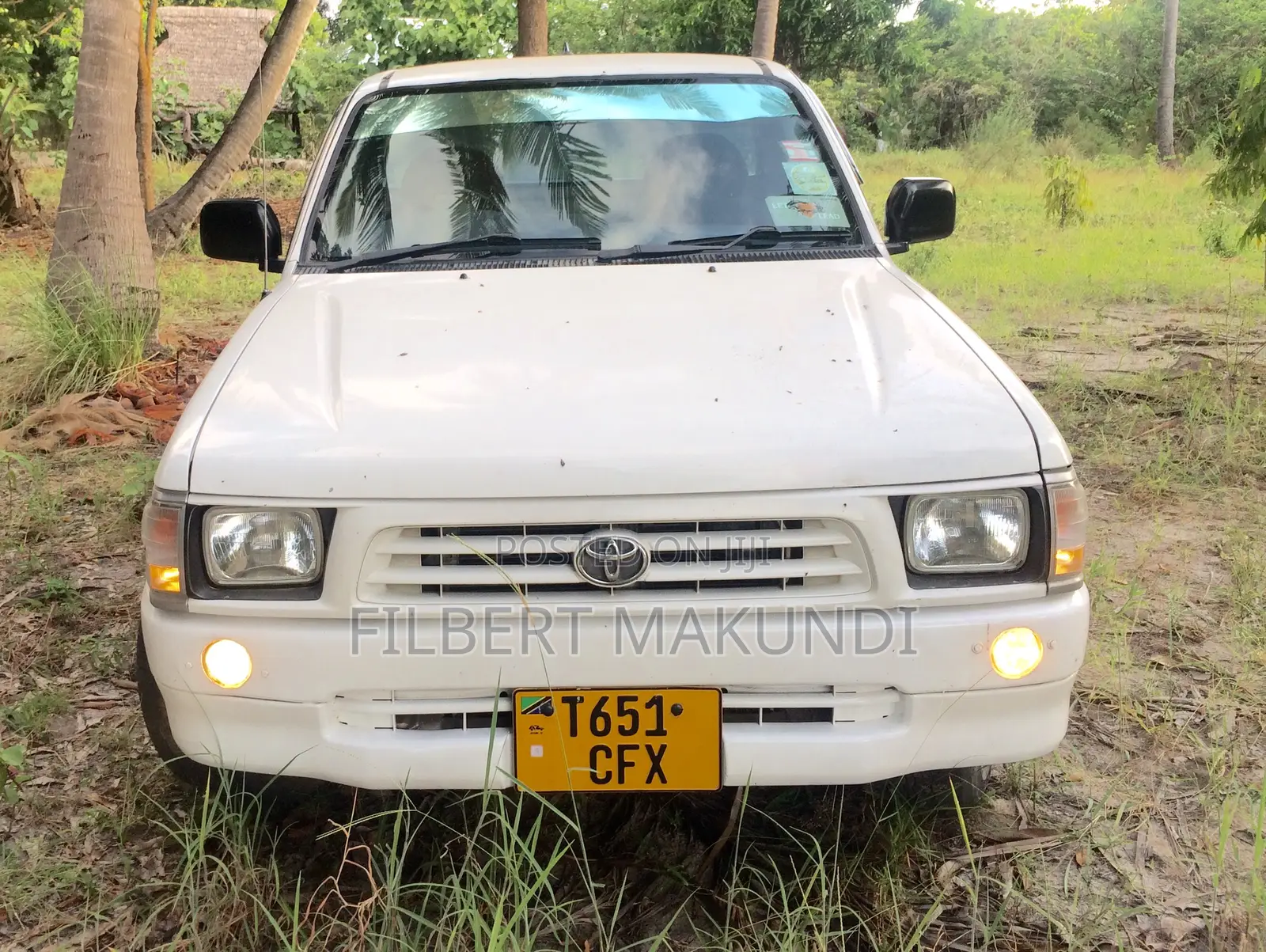 Toyota Hilux 2001 White