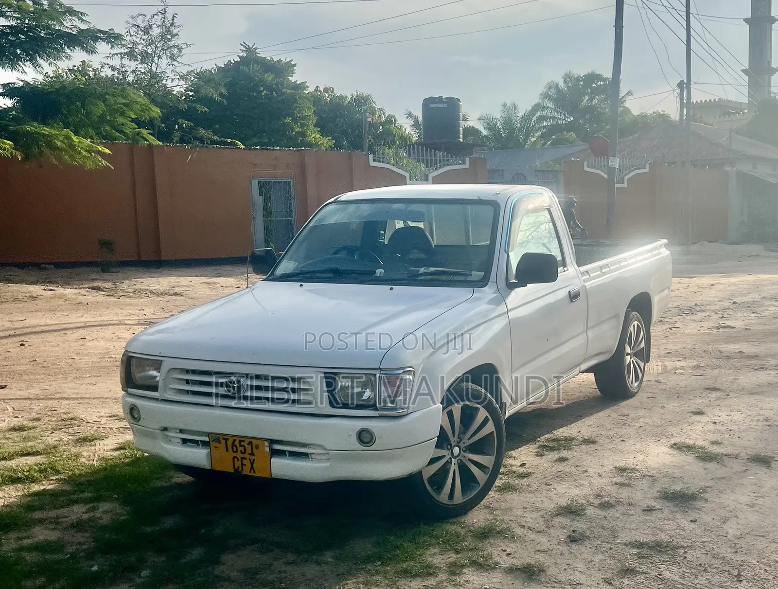 Toyota Hilux 2001 White