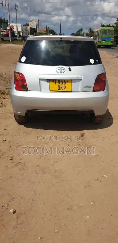 Toyota IST 2004 Silver