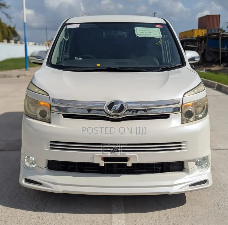 Toyota Voxy 2009 White