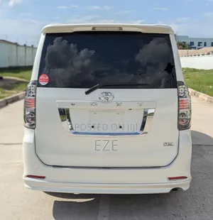 Toyota Voxy 2009 White
