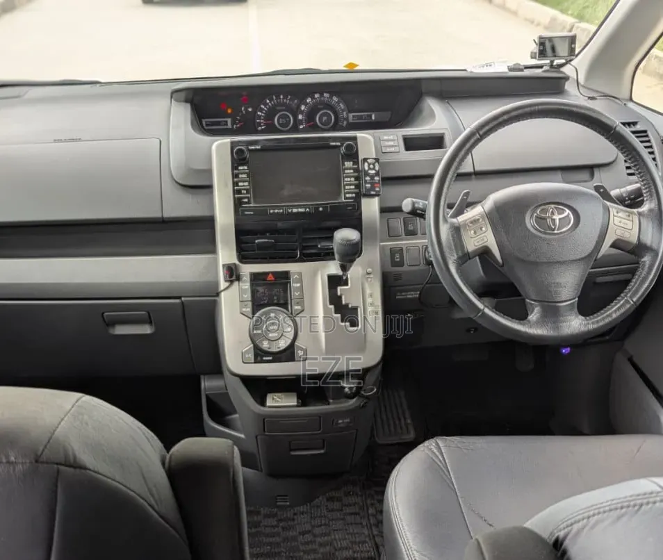 Toyota Voxy 2009 White