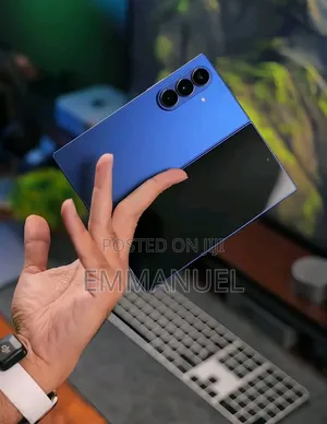 New Samsung Z 16 GB Blue