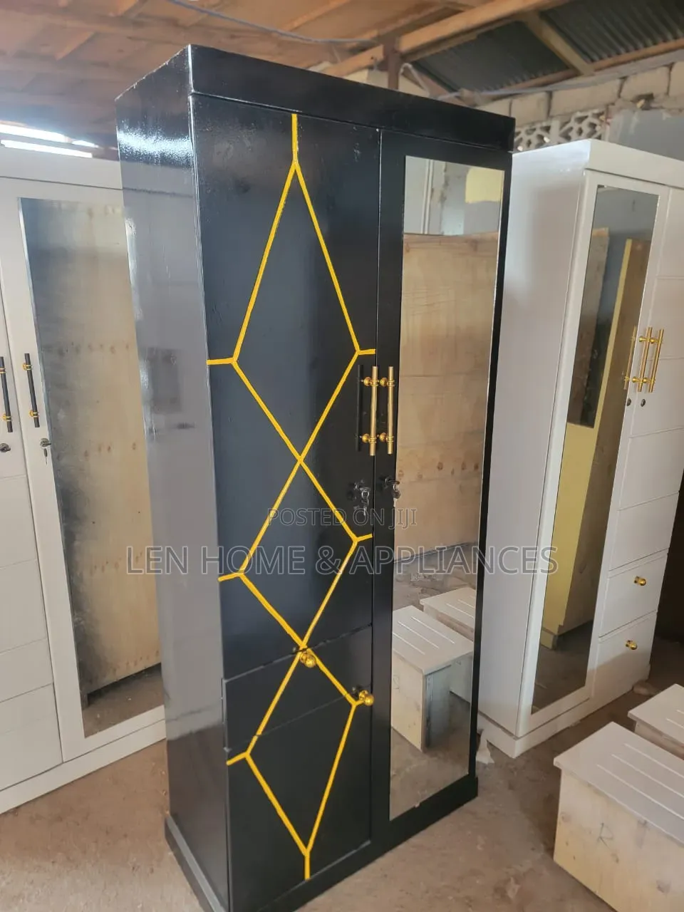 Kabati Languo Color Black and Yellow