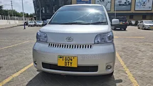 Toyota Porte 2006 Silver