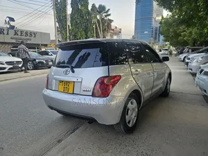 Toyota IST 2003 Silver