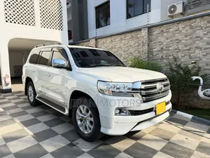 Toyota Land Cruiser 4.6 V8 ZX 2017 White