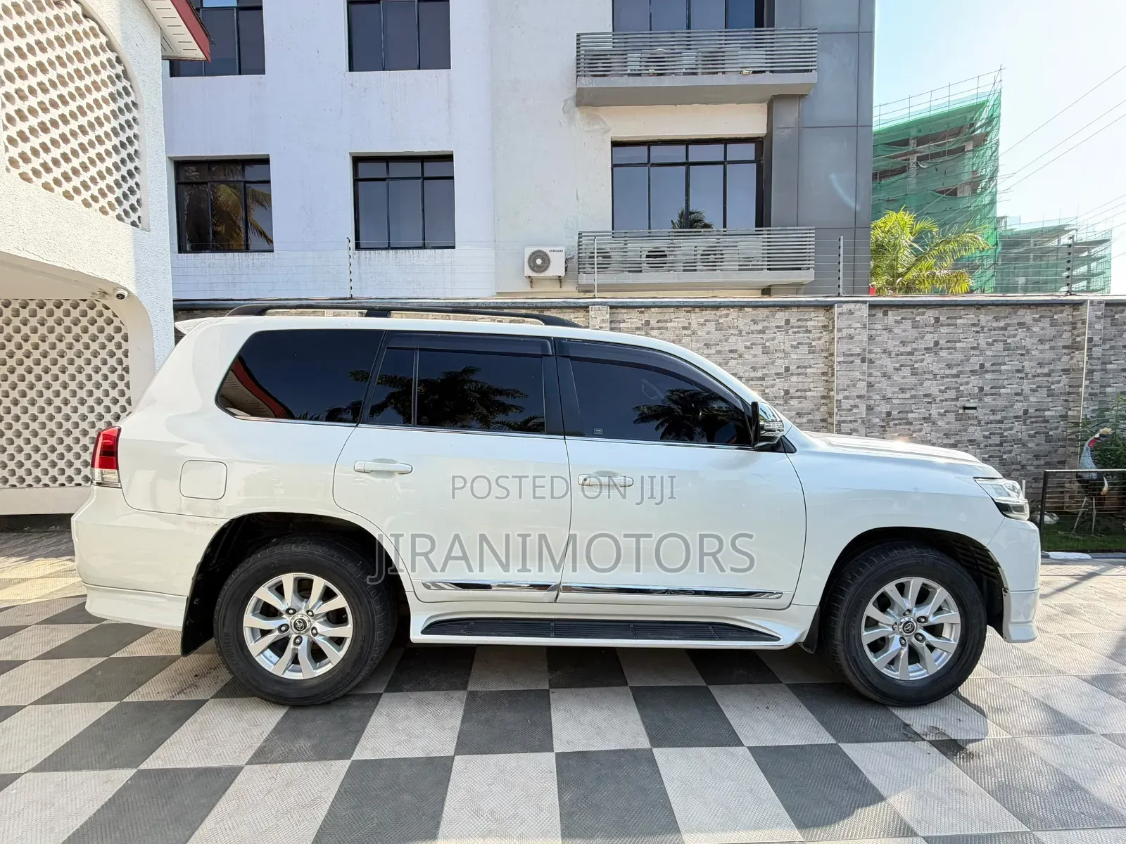 Toyota Land Cruiser 4.6 V8 ZX 2017 White