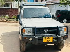 Toyota Land Cruiser 2018 White