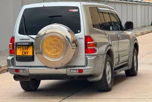 Mitsubishi Pajero 2002 Silver