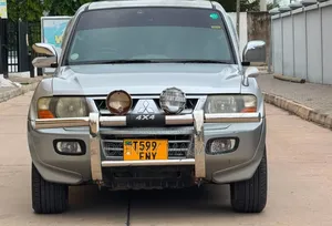 Mitsubishi Pajero 2002 Silver