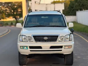 Toyota Land Cruiser 2001 White
