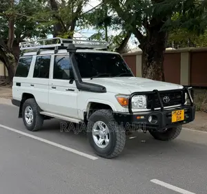 Toyota Land Cruiser 2018 White