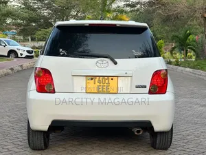 Toyota IST 2004 White