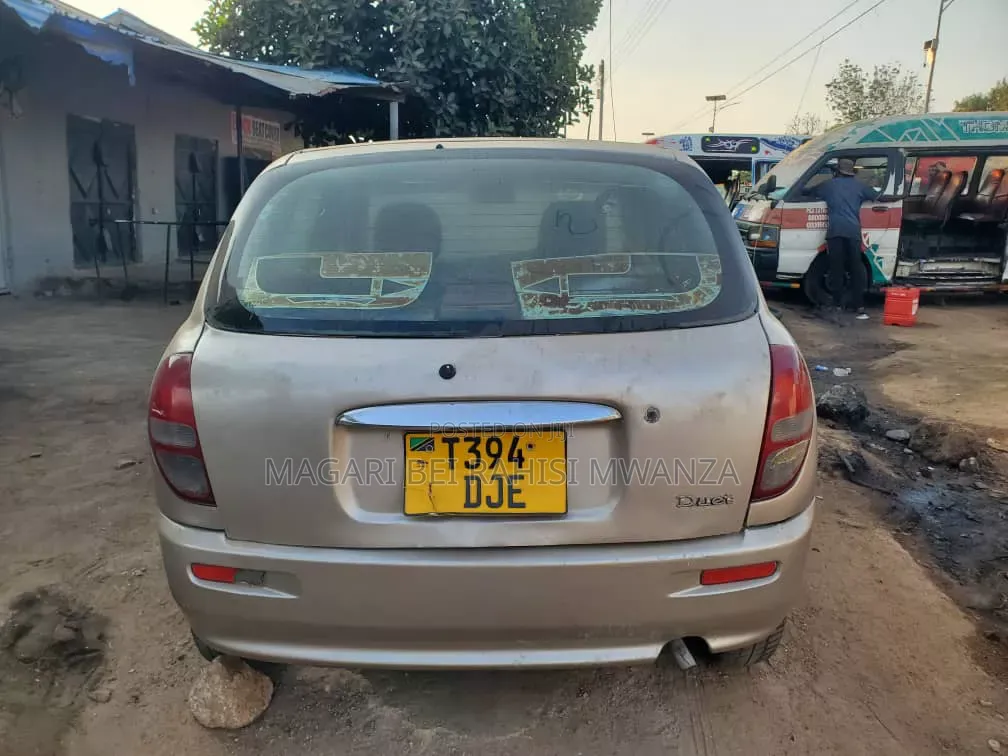 Toyota Duet 2002 Gray