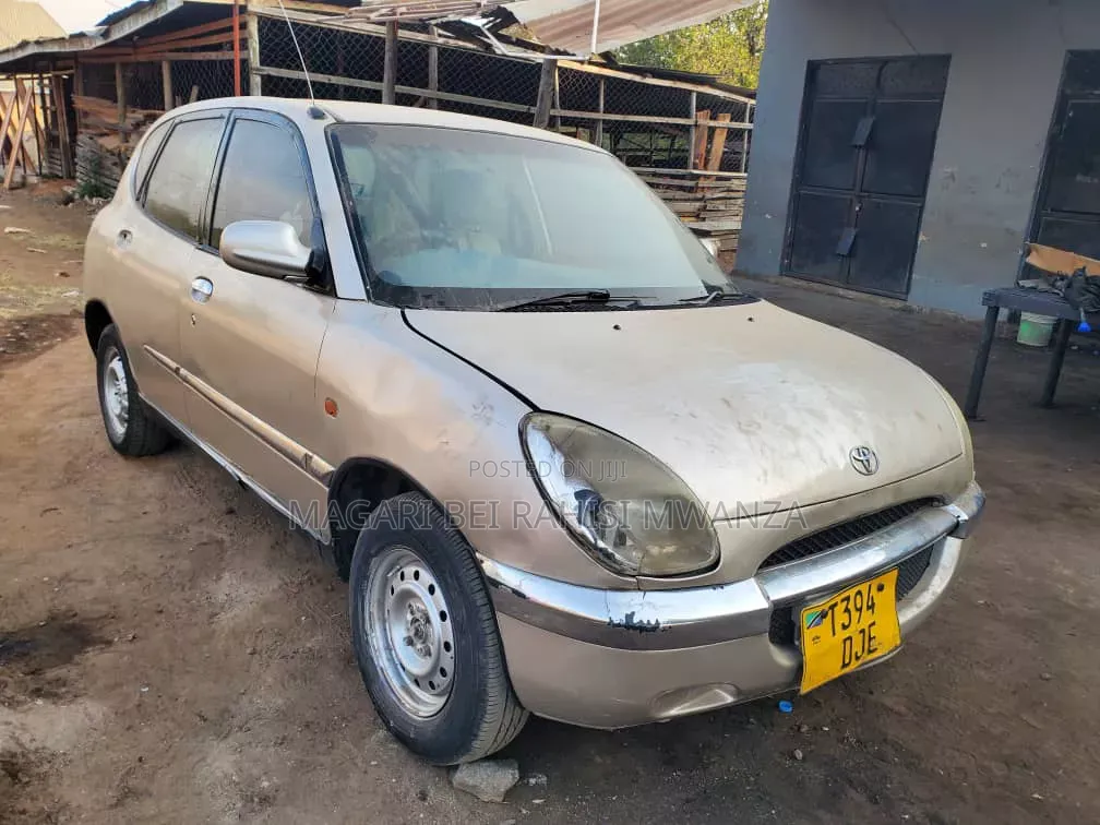 Toyota Duet 2002 Gray