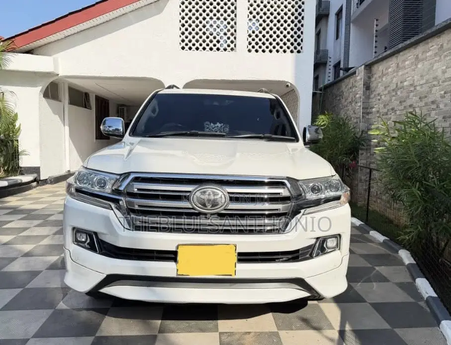 Toyota Land Cruiser 2016 White