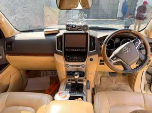 Toyota Land Cruiser 2016 White