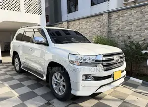 Toyota Land Cruiser 2016 White