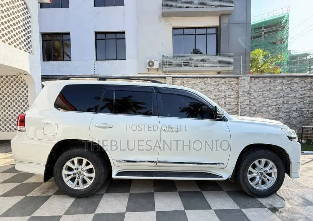 Toyota Land Cruiser 2016 White