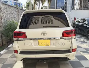 Toyota Land Cruiser 2016 White