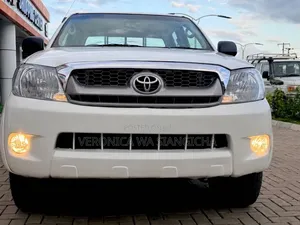 Toyota Hilux 2011 White