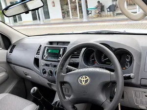 Toyota Hilux 2011 White