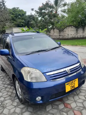 Toyota Raum 2008 Blue