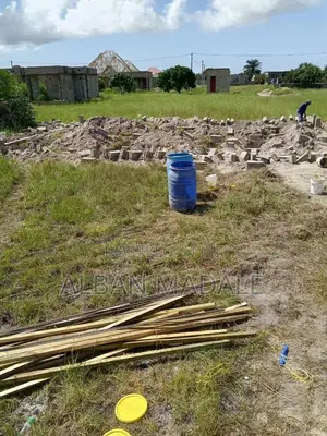 Kiwanja Kinauzwa Kigamboni Kona Ya Chuo
