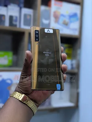 Fujitsu Arrows NX9 F-52A 128 GB Gold