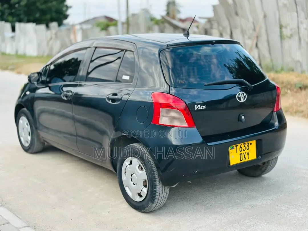 Toyota Vitz 2009 Black