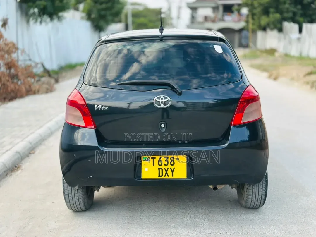 Toyota Vitz 2009 Black