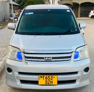 Toyota Noah 2006 Silver