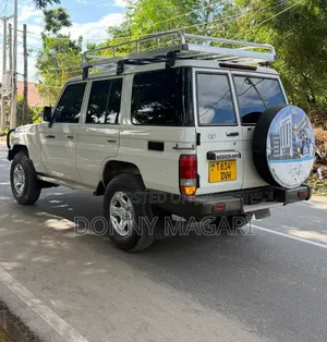 Toyota Land Cruiser 2018 White