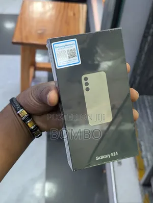 New Samsung Galaxy S24 128 GB Gold