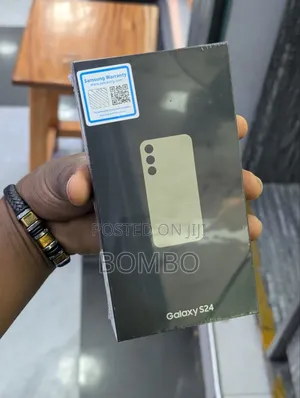 New Samsung Galaxy S24 128 GB Gold