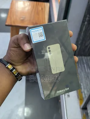 New Samsung Galaxy S24 128 GB Gold