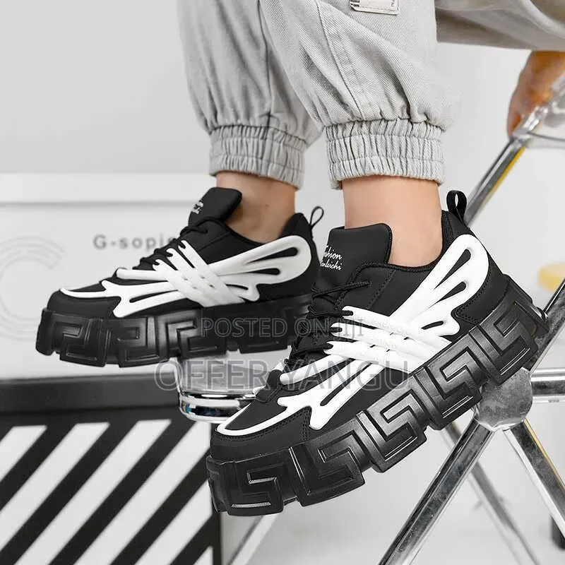 Versage Sneakers