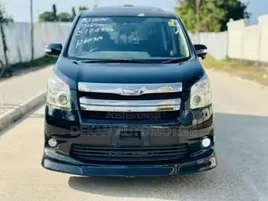 Toyota Noah 2.0 143hp FWD (8 Seater) 2009 Black