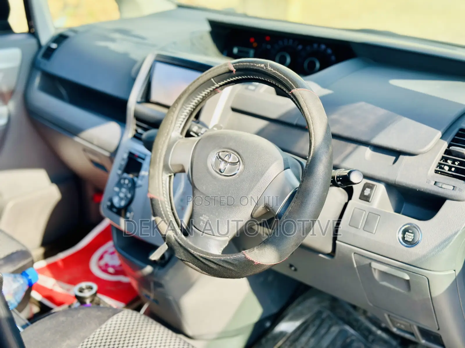 Toyota Noah 2.0 143hp FWD (8 Seater) 2009 Black